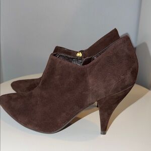 Gretta Suede Bootie Chocolate Brown Heels Side Zipper Size 10 Flaw